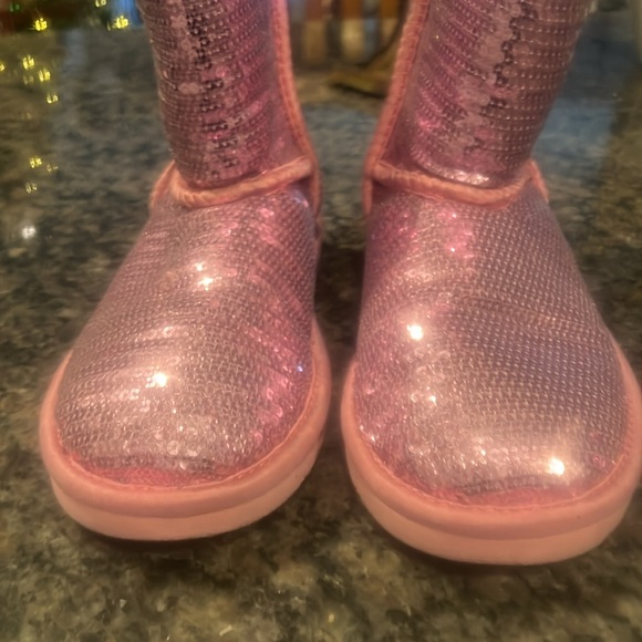 Little girls  pink sequined Uggs - Picture 3 of 7